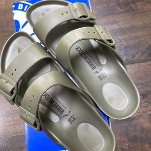 Birkenstock Arizona EVA color is khaki